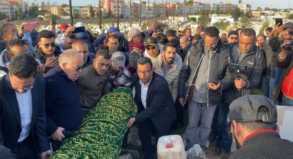 تشييع جنازة الراحل “عبد الرؤوف” بمقبرة الشهداء بالدار البيضاء(صور)