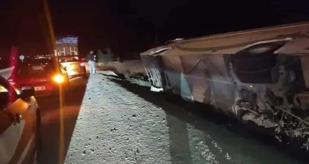 انقلاب حافلة لنقل المسافرين ضواحي اقليم طاطا تخلف قتلى وجرحى في صفوف مهاجرين افارقة