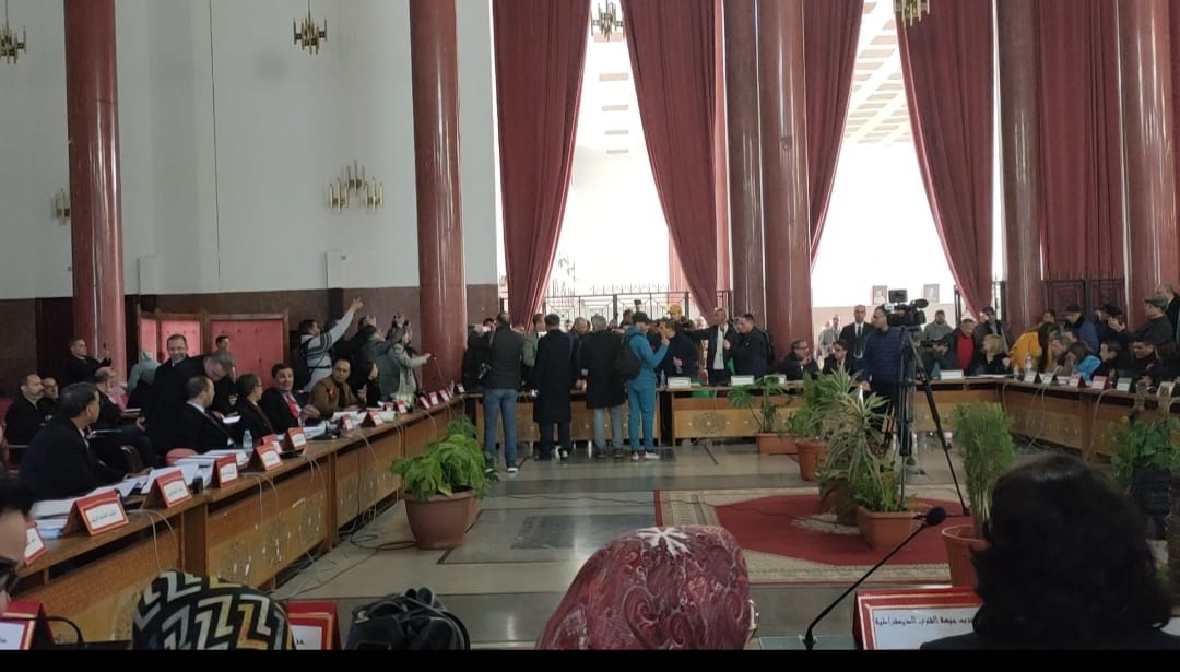 مسرحية مجلس جماعة مكناس تنال إعجاب الصفير من الساكنة.