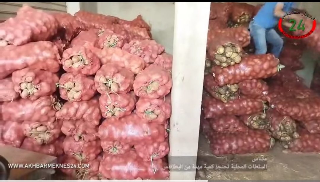 الدرك الملكي بمكناس وبتنسيق مع مصالح السلطات المحلية لعمالة مكناس حجز 57 طن من البطاطس بمنطقة البريدية قيادة مجاط
