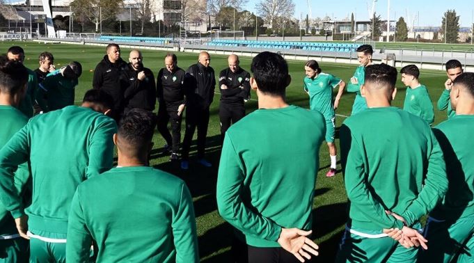 اعتقال عامل فندق بمدريد الذي شتم لاعبي المنتخب المغربي والسفارة المغربية تدخل على الخط