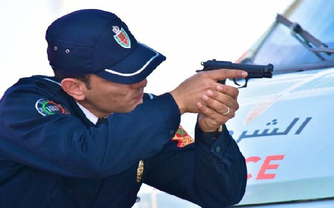 سلا.. مقدم شرطة يضطر لاستعمال سلاحه لتوقيف شخصين هددا أمن المواطنين