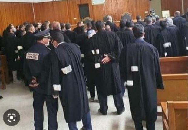 الحكم على “المحامي المزور” وزوجته..تفاصيل مثيرة عرفتها الجلسة بعد رفض جميع المحامين الدفاع عنه