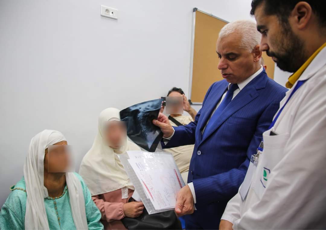 برلماني يصف زيارة آيت الطالب لمستشفى الدريوش ب”المسرحية”.. والوزير: “كان عليك تجي تمثل معايا”