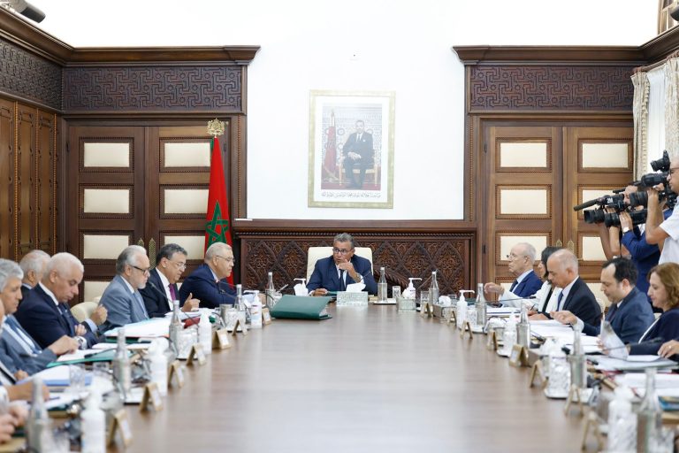 مرسوما جديدا يغير تسمية الشواهد الجامعية