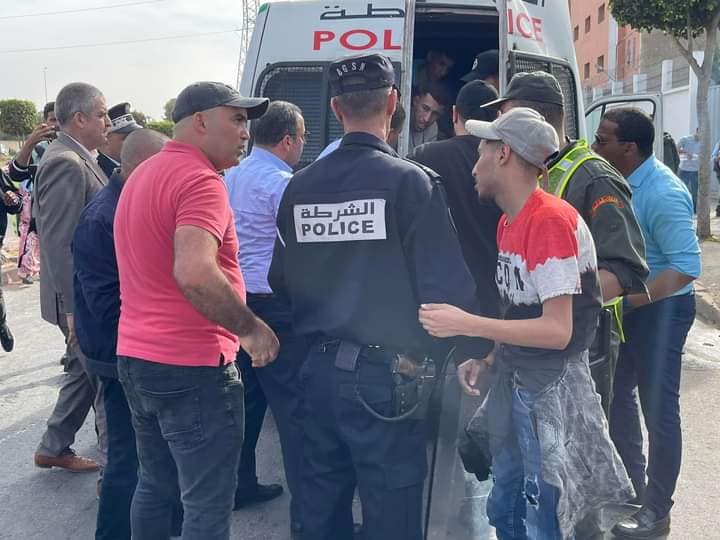 بعد محاصرته من قبل المواطنين،اعتقال ستيني متهم باستدراج قاصر لغرض الاعتداء الجنسي