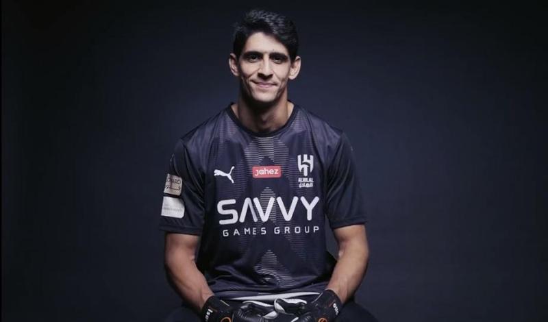 الهلال السعودي يعلن رسميا تعاقده مع الحارس المغربي ياسين بونو