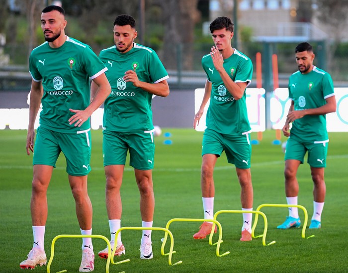 أسود الأطلس يتوافدون على مركب محمد السادس