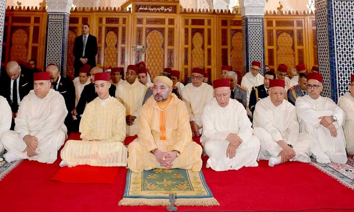 أمير المؤمنين صاحب الجلالة الملك محمد السادس يؤدي صلاة الجمعة بمسجد حسان بالرباط
