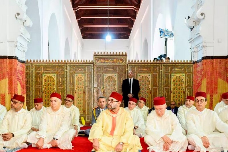 أمير المؤمنين يؤدي صلاة الجمعة بمسجد ولي العهد الأمير مولاي الحسن بمدينة سلا