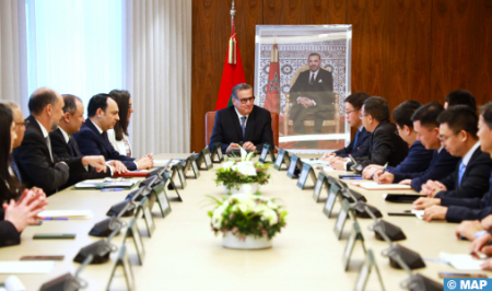 التوقيع على اتفاقية استثمار بين الحكومة والمجموعة الصينية BRT لإقامة وحدة صناعية لإنتاج الأقطاب الكهربائية السالبة