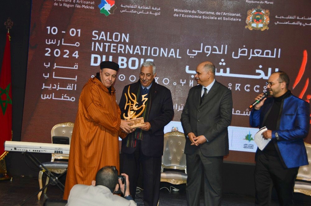 رئيس غرفة الصناعة التقليدية بجهة فاس مكناس عبد المالك بوطيين يصنع أول حدث بالجودة التامة في مسارات معارض مكناس.