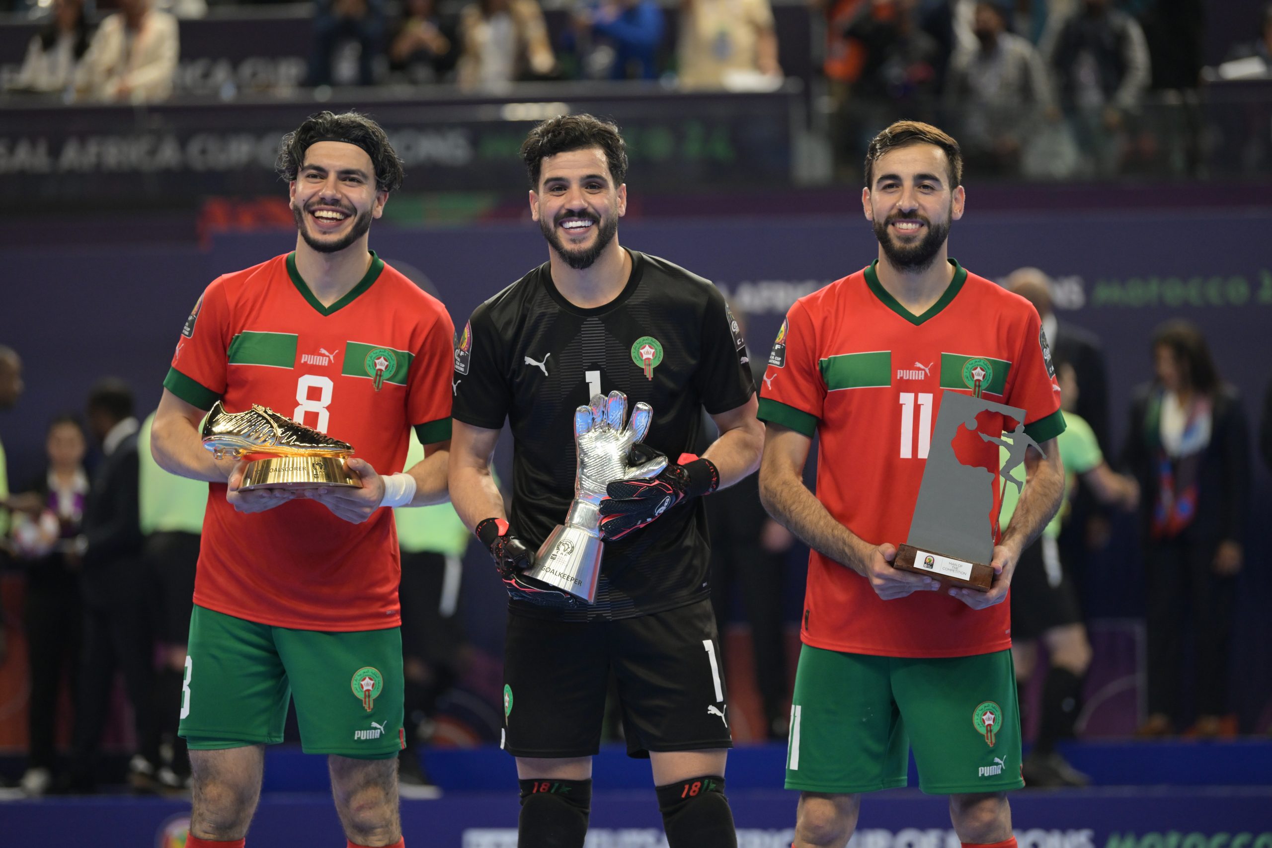 تتويج لاعبي المنتخب الوطني لكرة القدم داخل القاعة من طرف الكاف