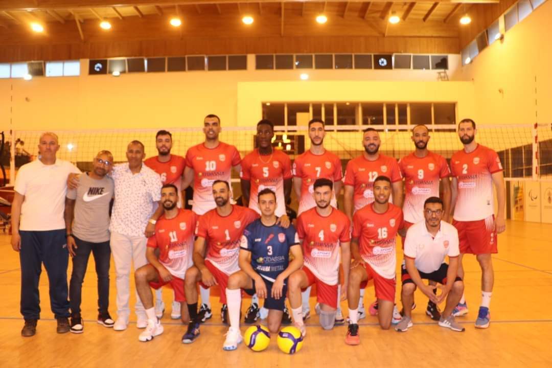 في مبارة مثيرة النادي المكناسي يتأهل إلى نهائي كأس العرش للكرة الطائرة بعد فوزه على اتحاد طنجة( بالصور)