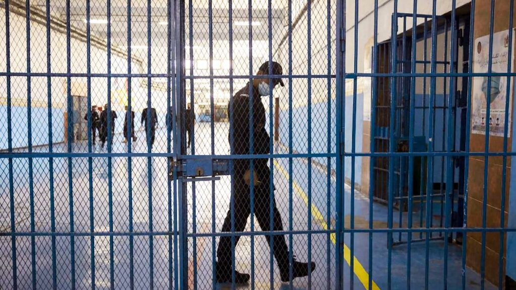 “جريمة بشعة في طنجة: إيداع المتهم الرئيسي بقتل شابة وحرق جثتها بالسجن”