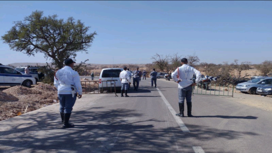 الدرك الملكي بميدلت يوقف حافلة تستغل مأذونية مزورة على خط الريصاني-طنجة ويودعها بالمحجز