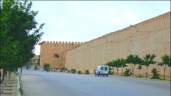 “عودة فوضى الطاكسيات بشارع زين العابدين تُربك جهود التنظيم بالعاصمة الإسماعيلية مكناس التاريخية
