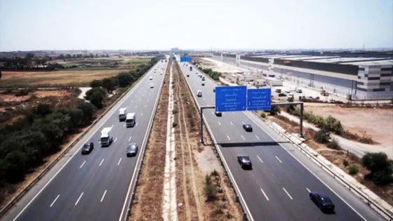 وزارة التجهيز والماء تدعو مستعملي الطرق إلى توخي الحيطة بسبب سوء الأحوال الجوية في عدد من أقاليم المملكة.