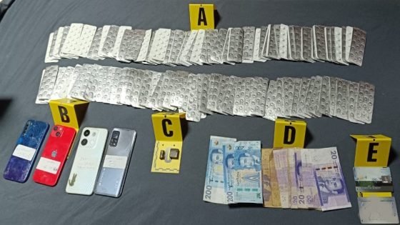توقيف خمسة أشخاص وحجز آلاف الأقراص المخدرة والكوكايين في عمليتين أمنيتين بمكناس والقنيطرة