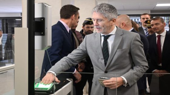 وزير الداخلية الإسباني يأمل أن تشرع “الحدود الذكية” في العمل بحلول أكتوبر بعد زيارته مليلية