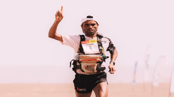 محمد المرابطي يتألق في صحراء الرشيدية ويفوز بالمرحلة الأولى من ماراطون الرمال في دورته الـ39