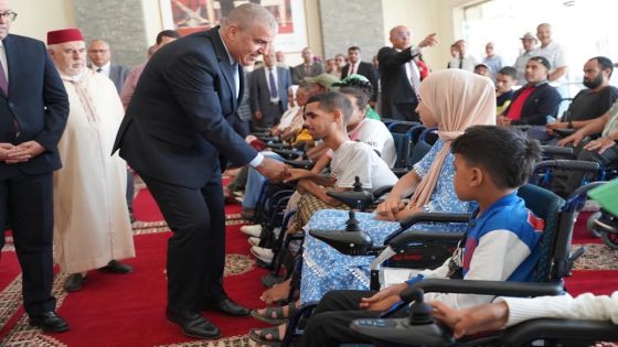 عمالة سيدي سليمان تُهدي دفعة من الكراسي الكهربائية المتحركة لفائدة الأشخاص في وضعية إعاقة احتفاءً بعيد العرش