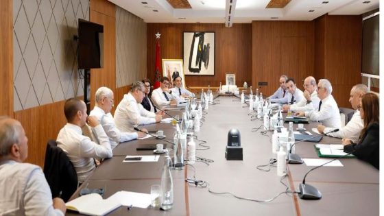 رئاسة الأغلبية الحكومية تؤكد انخراطها في التوجيهات الملكية واستعدادها للتجاوب مع المطالب الاجتماعية