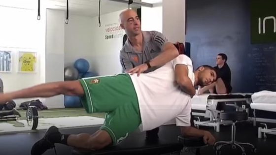 حكيمي يواصل علاجه المكثف بإسبانيا.