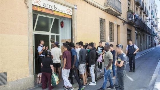 من ضمنهم مغاربة..برشلونة تفتح باب التسوية الاستثنائية أمام 24 ألف مهاجر لتحسين أوضاعهم القانونية والاجتماعية