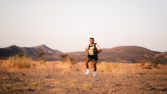 صراع الأشقاء في قلب الصحراء: رشيد المرابطي يحسم المرحلة الثالثة من ماراطون الرمال.